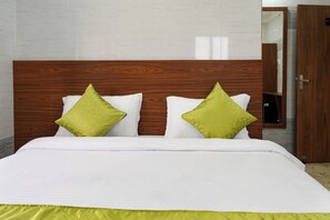 Deluxe Room | Premium bedding, Select Comfort beds, desk, cots/infant beds