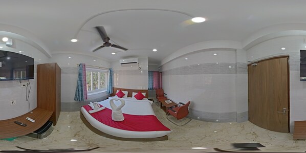 Deluxe Room | Premium bedding, Select Comfort beds, desk, cots/infant beds - Hotel Mirka Plaza (Bhubaneshwar)