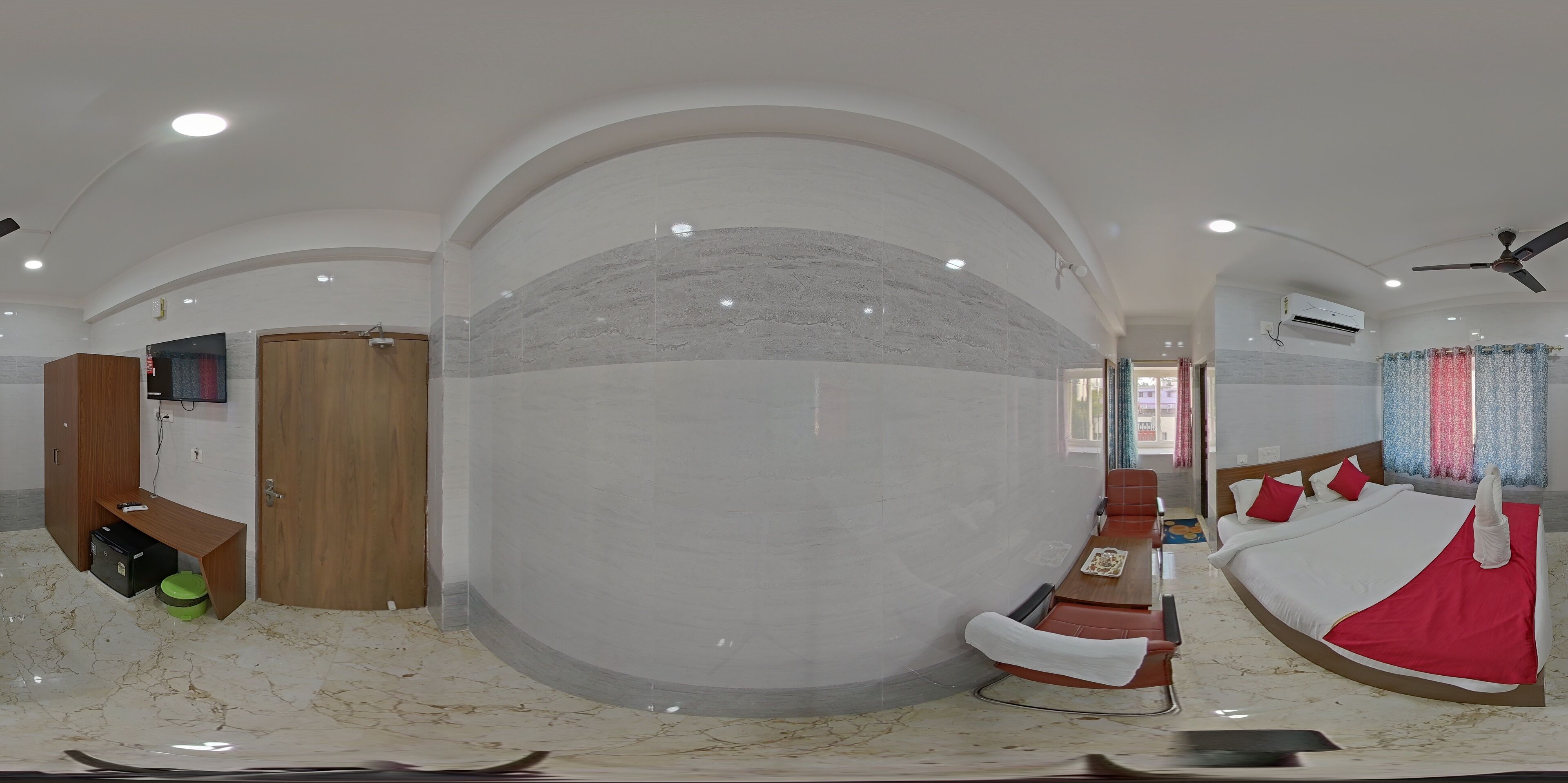 Habitación Club | Ropa de cama de alta calidad, colchones Select Comfort, escritorio