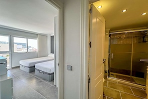 Shower, hair dryer - Beachfront Apartment in La Carihuela (Torremolinos)