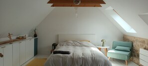 2 bedrooms, iron/ironing board, WiFi, bed sheets