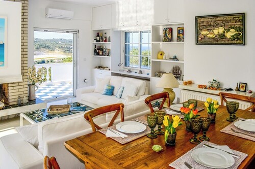 Cosy villa with a wonderful view of Skiathos town