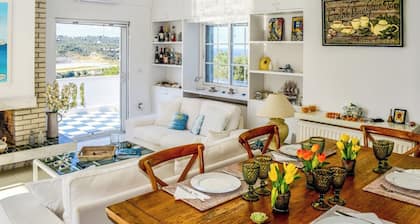 Cosy villa with a wonderful view of Skiathos town