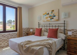 9 chambres, fer et planche à repasser, accès au Wi-Fi (inclus)