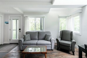 Living area - Cozy condo by the village (Mont-Tremblant)