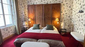 2 bedrooms, iron/ironing board, travel cot, free WiFi