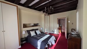 2 bedrooms, iron/ironing board, travel crib, free WiFi