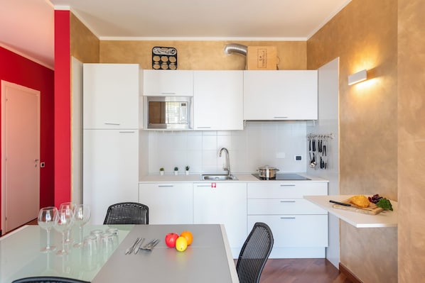Refrigerador, horno, placa de cocina, lavavajillas