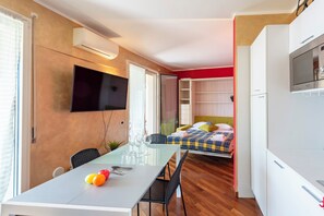 Standard Studio (Charming Apartment Genova City View) | Dining
