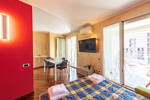Standard Studio (Charming Apartment Genova City View) | Free WiFi, bed sheets - Charming Apartment Genova City View (Genoa)