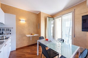Standard Studio (Charming Apartment Genova City View) | Dining - Charming Apartment Genova City View (Genoa)
