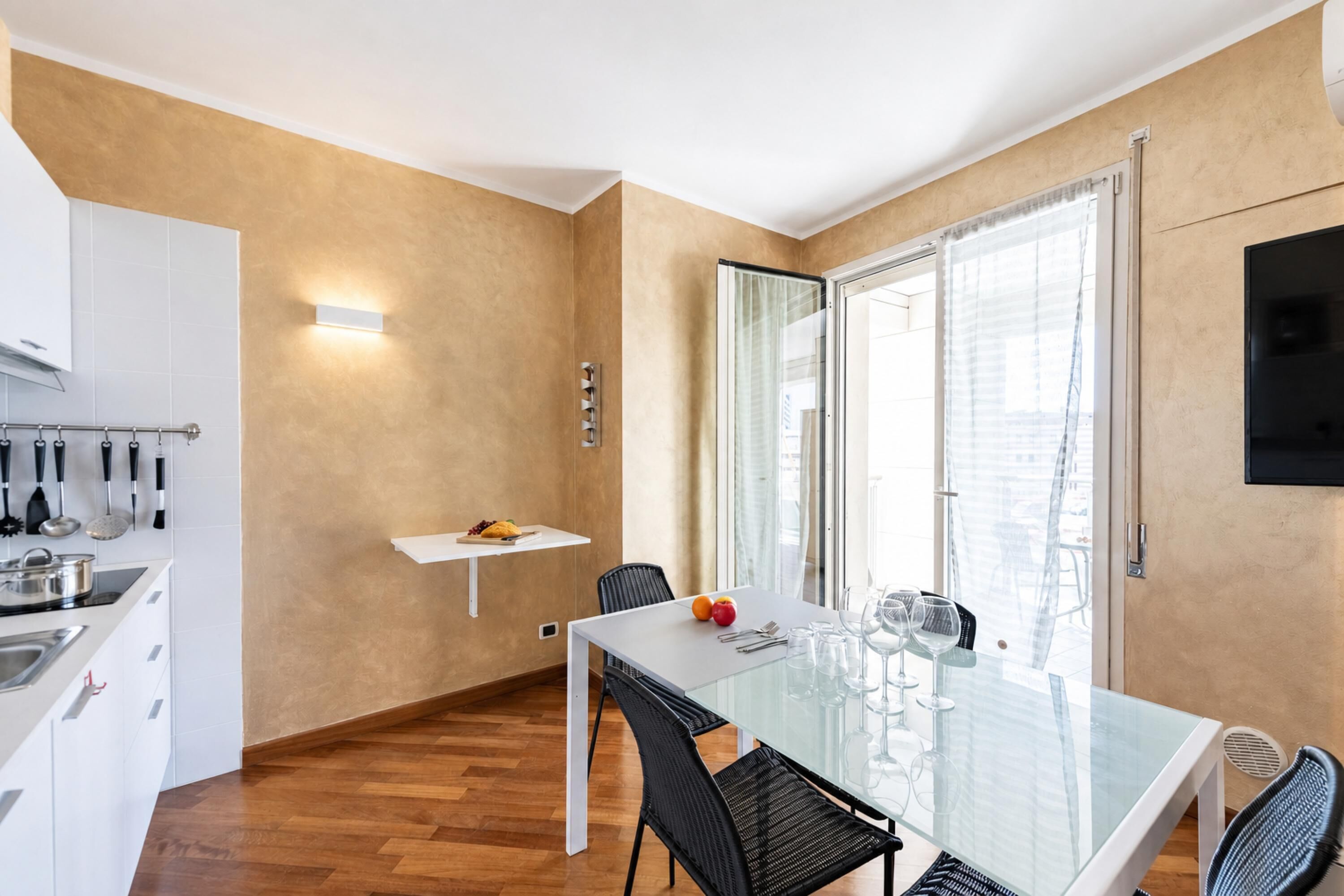 Standard Studio, Balcony (Charming Apartment Genova City View) | Dining