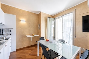 Standard Studio, Balcony (Charming Apartment Genova City View) | Dining - Charming Apartment Genova City View (Genoa)
