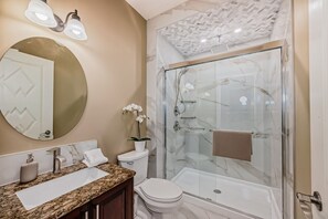 Shower, hair dryer, towels, soap - Big Family & Group-Friendly 9BR Home in NW Calgary (Calgary)