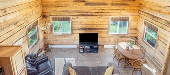 Cozy 2-bedroom cabin in a lovely slice of heaven in Hesperus off Cherry Creek Rd
