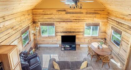 Cozy 2-bedroom cabin in a lovely slice of heaven in Hesperus off Cherry Creek Rd
