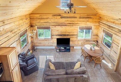 Cozy 2-bedroom cabin in a lovely slice of heaven in Hesperus off Cherry Creek Rd
