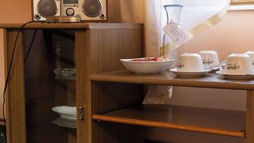 Chambre Quadruple Royale | Bureau, espace de travail pour ordinateur portable, rideaux occultants