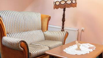 Chambre Quadruple Royale | Bureau, espace de travail pour ordinateur portable, rideaux occultants