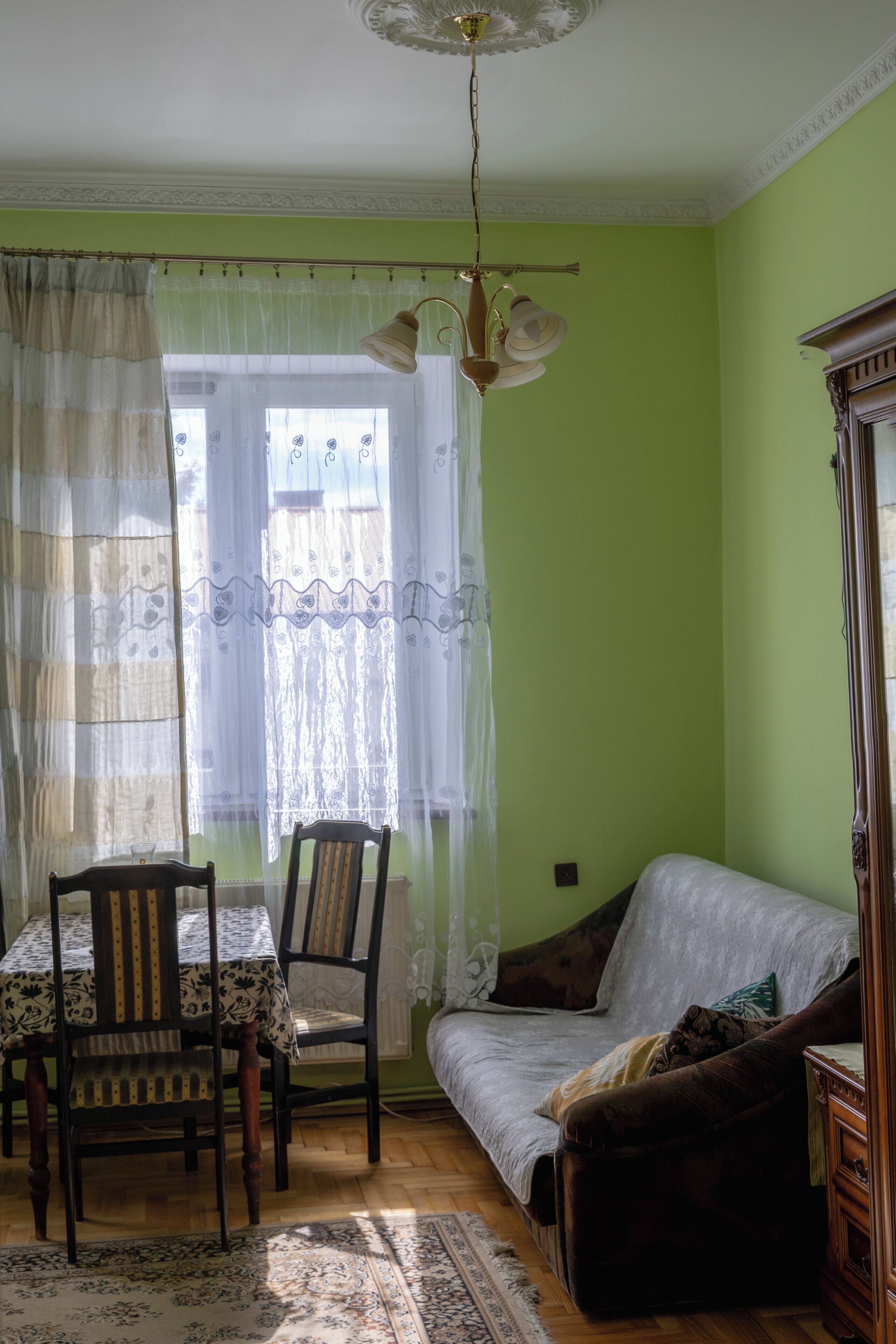 Kamar Triple Keluarga | Meja kerja, ruang kerja ramah laptop, dan tirai kedap cahaya