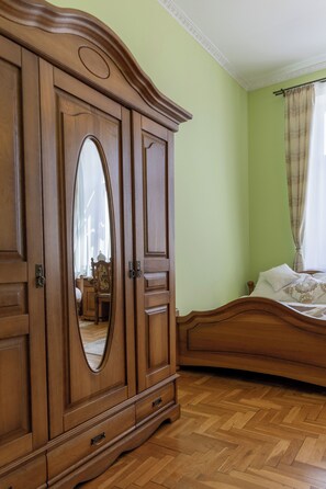 Appartement Présidentiel | Bureau, espace de travail pour ordinateur portable, rideaux occultants