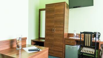 Twin Room | Desk, laptop workspace, blackout drapes, iron/ironing board (on request)