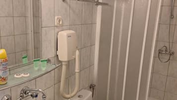 Yhden hengen standard-huone, vuoristonÀköala | Kylpyhuone | Suihku, hiustenkuivaaja, pyyhkeet, saippua