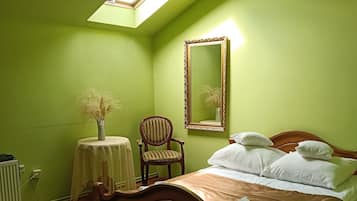 Habitación doble estándar | Escritorio, espacio para trabajar con laptop y cortinas blackout