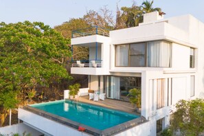 4 bedrooms - Lux 4bhk w Elevated Pool 3km to Beach Lazy Duck (Nerul)