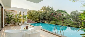 ลักซ์ 4 ห้องนอน พร้อมสระว่ายน้ำยกสูง 3 กม. ถึงชายหาด เลซีดัค