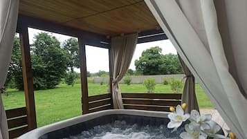 Bain à remous extérieur