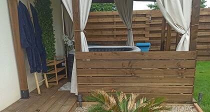 Loft en pleine nature, spa privatif,
salon de massage, idéal pour se reposer