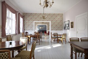 Lobby sitting area - Westergaards Hotel (Videbæk)