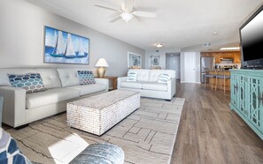 Condo, 3 quartos | Área de estar