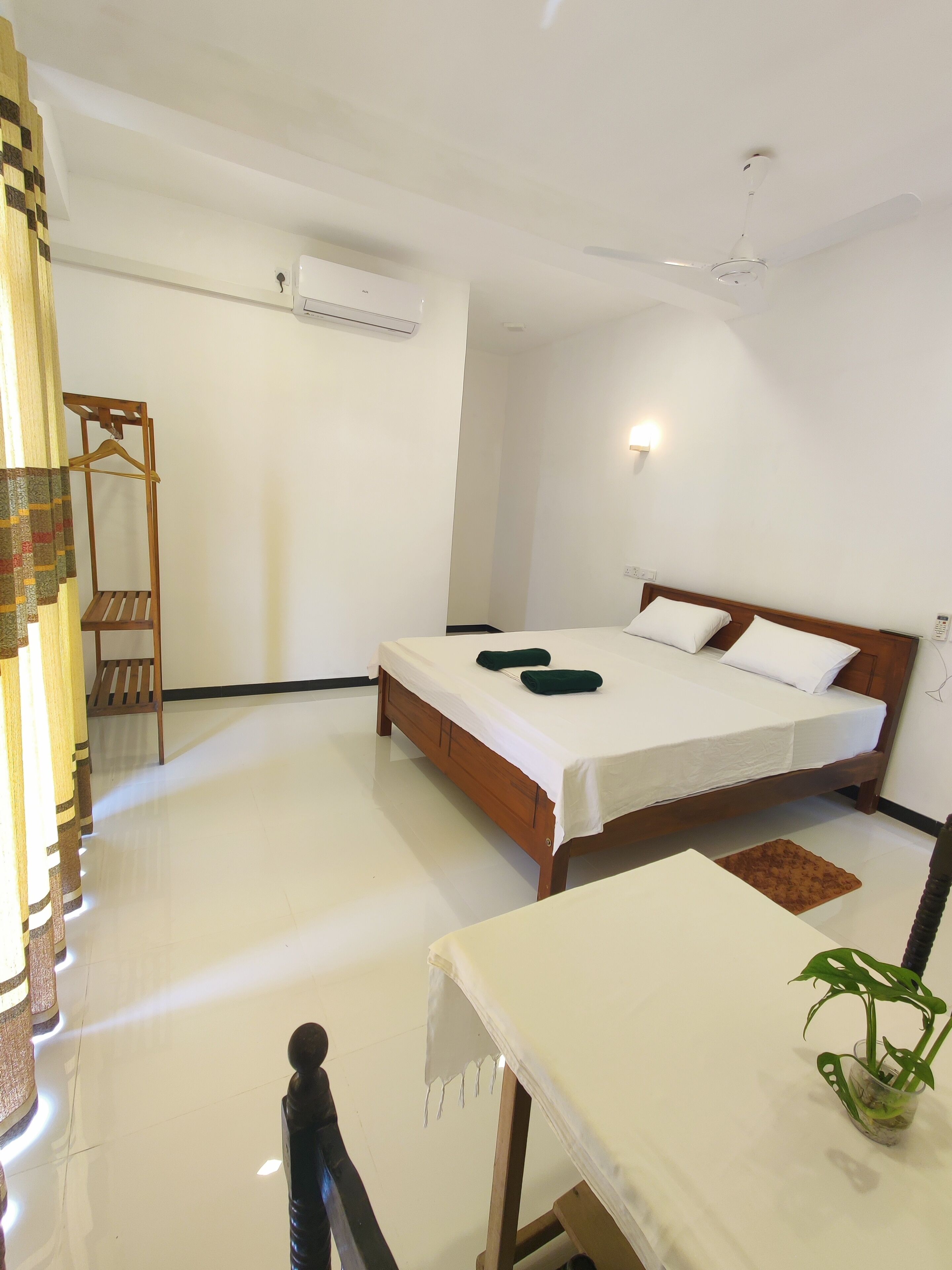 Phòng đôi tiện nghi đơn giản, quang cảnh vườn | Bàn, truy cập Internet không dây miễn phí, bộ trải giường 