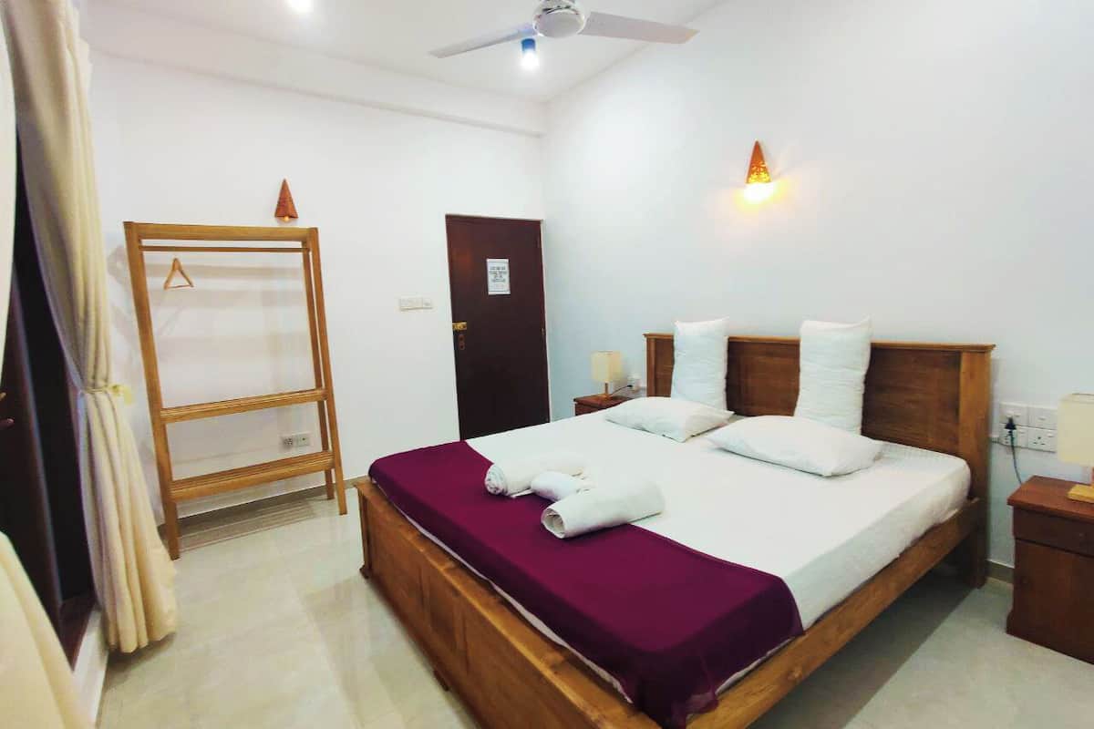 Comfort Double Room | Free WiFi, bed sheets