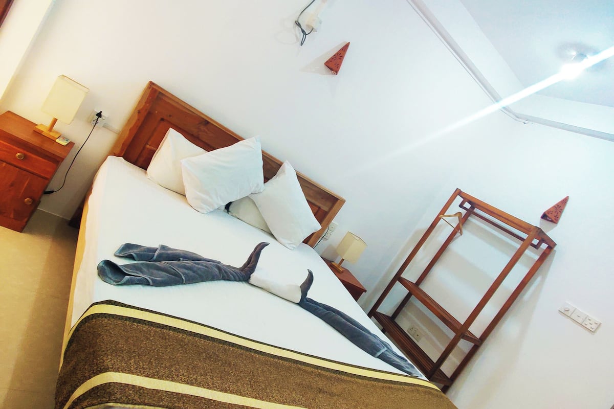 Comfort Double Room, 1 Double Bed | Free WiFi, bed sheets
