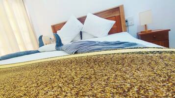 Chambre Double Confort, 1 lit double | Bureau, Wi-Fi gratuit, draps fournis
