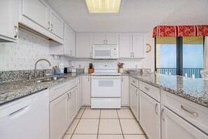 Condo, 3 Bedrooms | Private kitchen