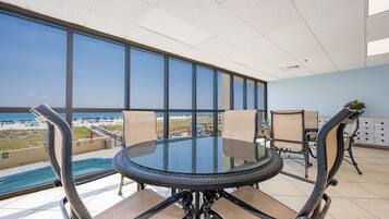 Appart'hôtel, 3 chambres | Restauration