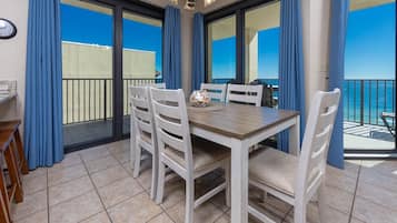 Appart'hôtel, 3 chambres | Restauration