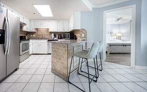 Appart'hôtel, 3 chambres | Cuisine privée | Réfrigérateur, four, cafetière/bouilloire