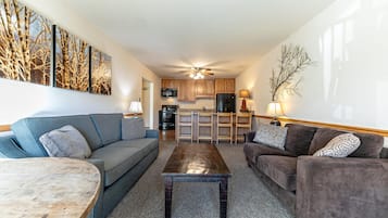 Condo, 1 Bedroom | Living area
