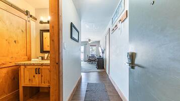 Condo, 1 Bedroom | Interior