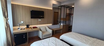 Adia Convention Center Hotel