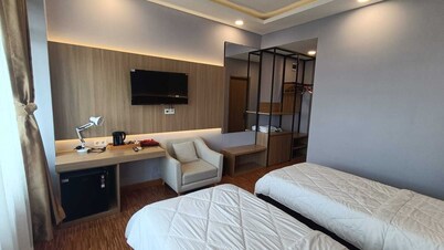 Adia Convention Center Hotel