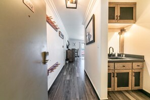 Condo, 1 Bedroom | Interior