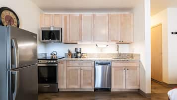 Condo, 1 quarto | Cozinha privada | Geladeira, fogão, cafeteira/chaleira, torradeira