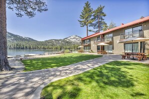 Studio | Outdoor dining - 111 Bldg B Condo (Truckee)