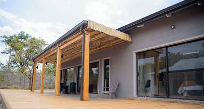 Charming 3-bedroom cottage in welcoming Bulawayo with AC, WiFi